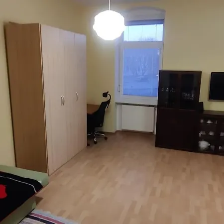 Bytik Kusok Od Stanice Vlaku Bratislava